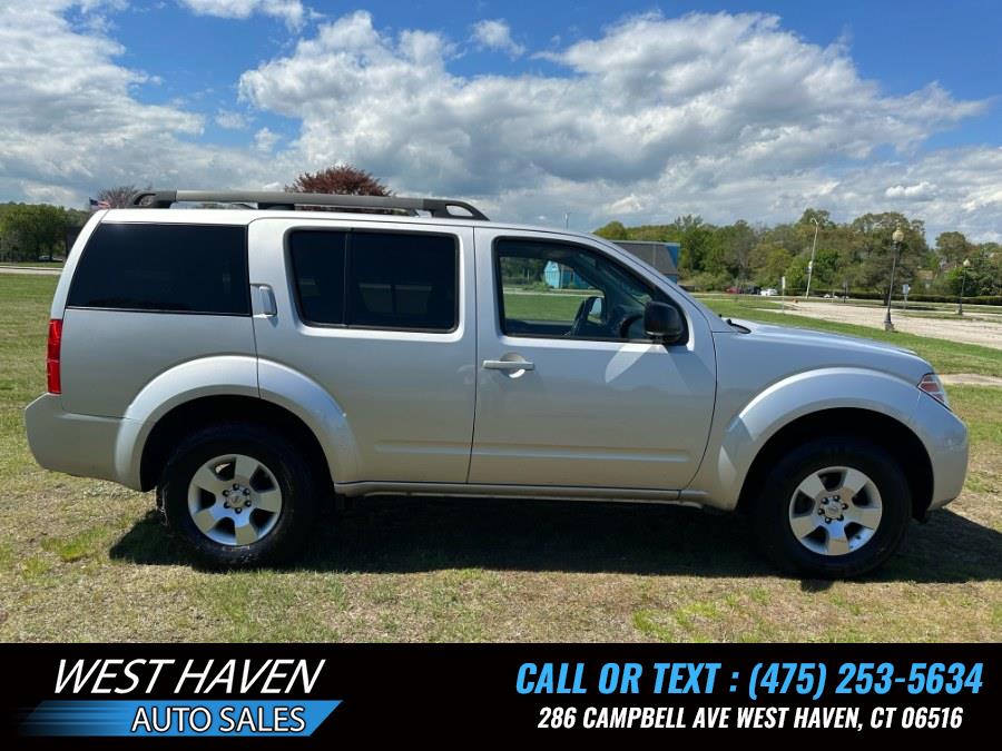 2011 Nissan Pathfinder S photo