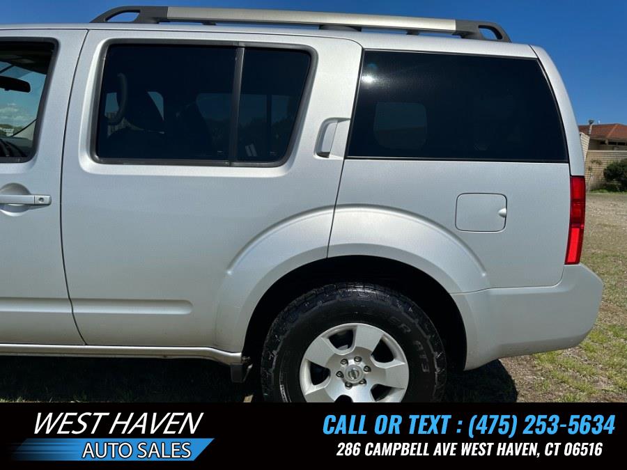 2011 Nissan Pathfinder S photo