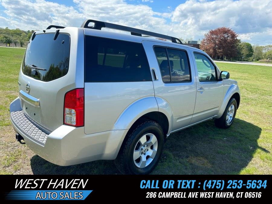 2011 Nissan Pathfinder S photo