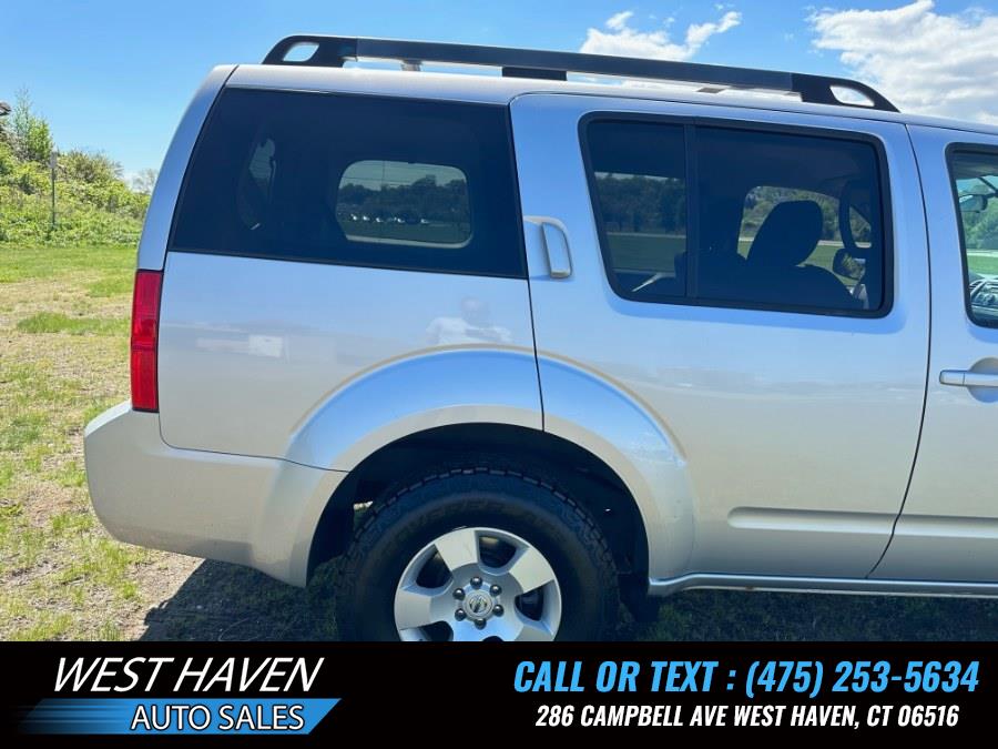2011 Nissan Pathfinder S photo