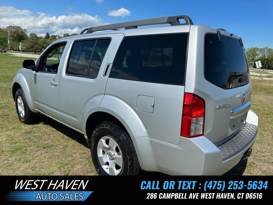 2011 Nissan Pathfinder S photo