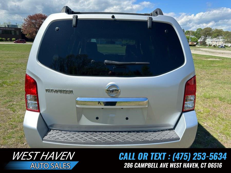 2011 Nissan Pathfinder S photo