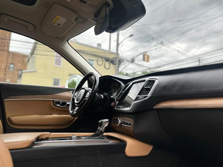 2016 Volvo XC90 T6 Inscription AWD 4dr SUV photo