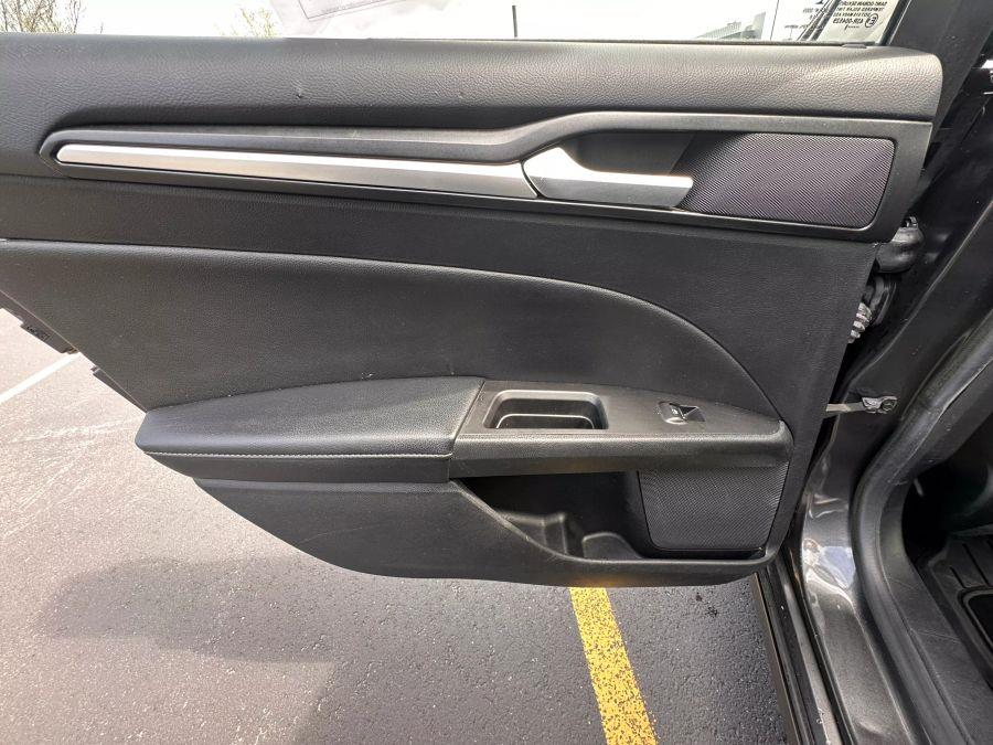2018 Ford Fusion Titanium Sedan 4D photo