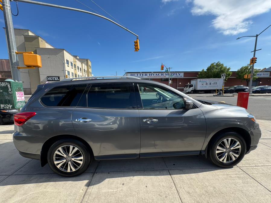 2018 Nissan Pathfinder 4x4 S photo