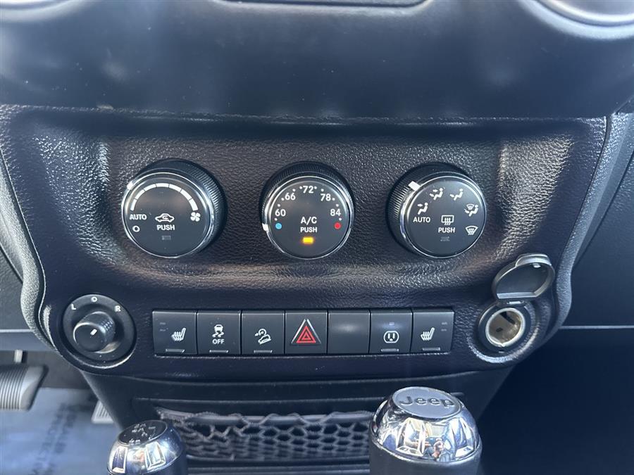 2016 Jeep Wrangler Unlimited Rubicon photo