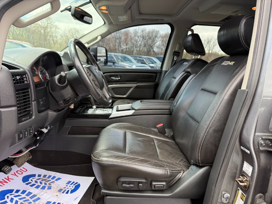 2015 Nissan Titan 4WD Crew Cab SWB SL photo