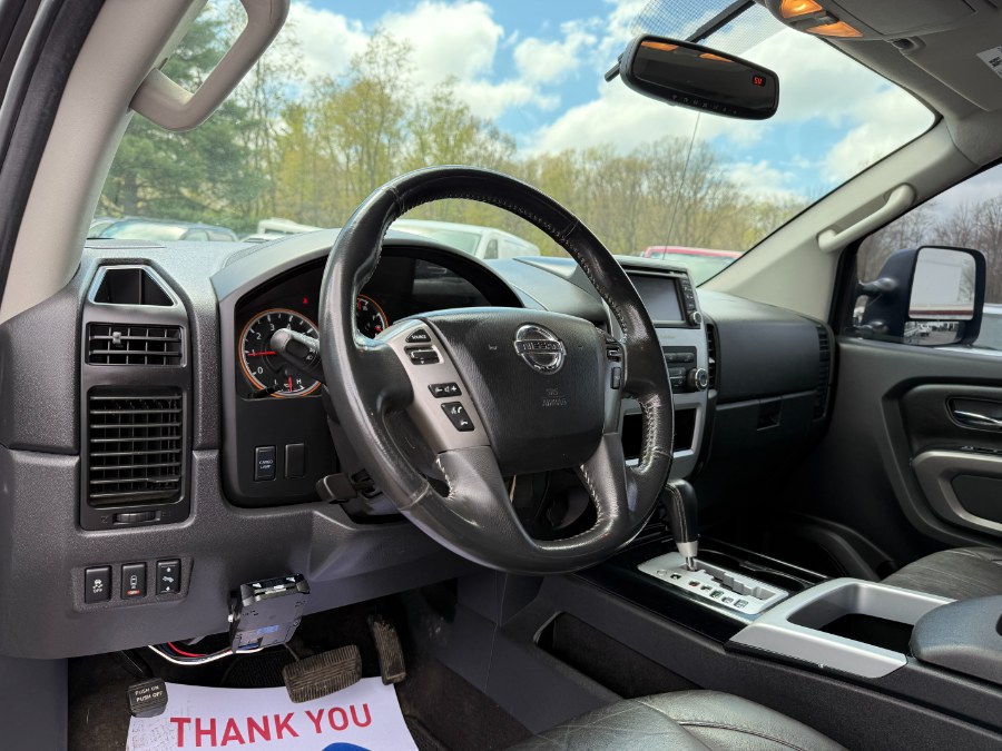 2015 Nissan Titan 4WD Crew Cab SWB SL photo