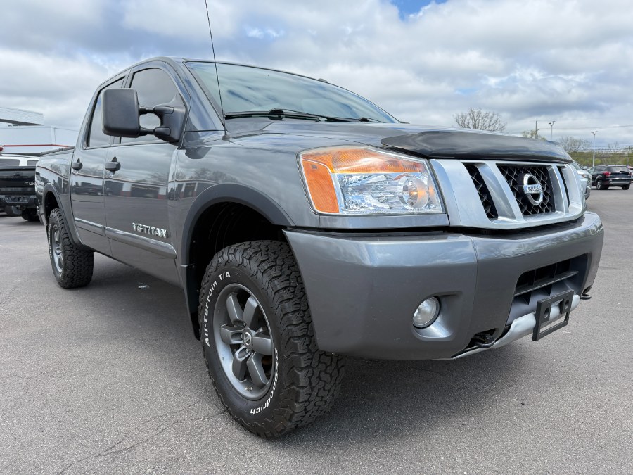 2015 Nissan Titan 4WD Crew Cab SWB SL photo