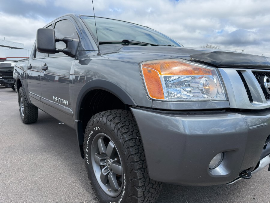 2015 Nissan Titan 4WD Crew Cab SWB SL photo