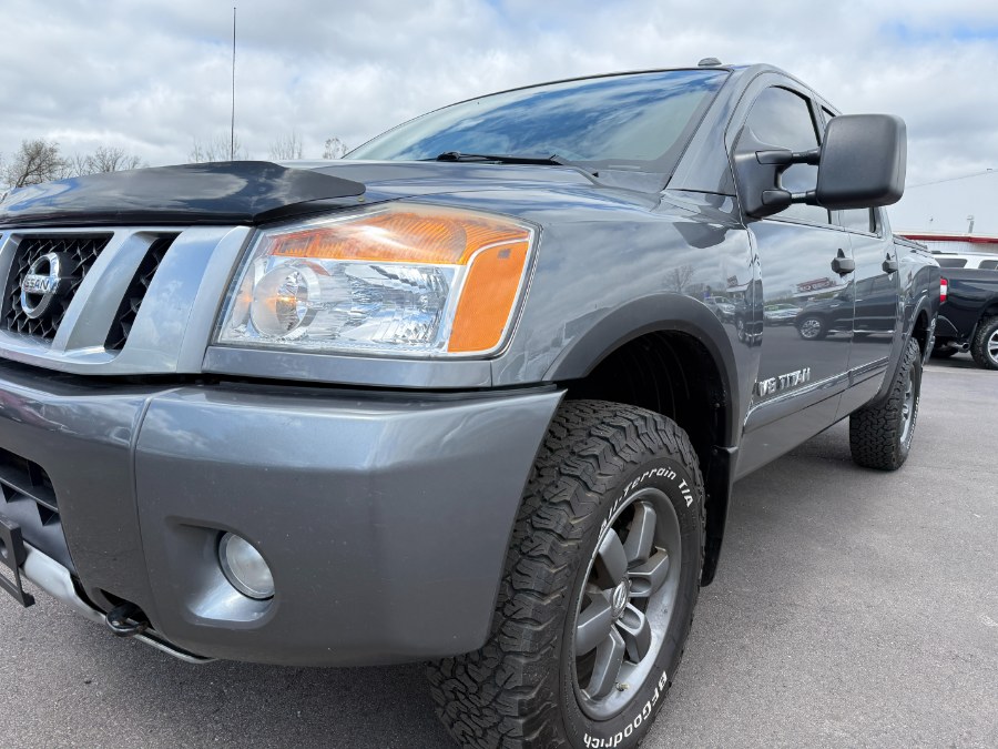 2015 Nissan Titan 4WD Crew Cab SWB SL photo