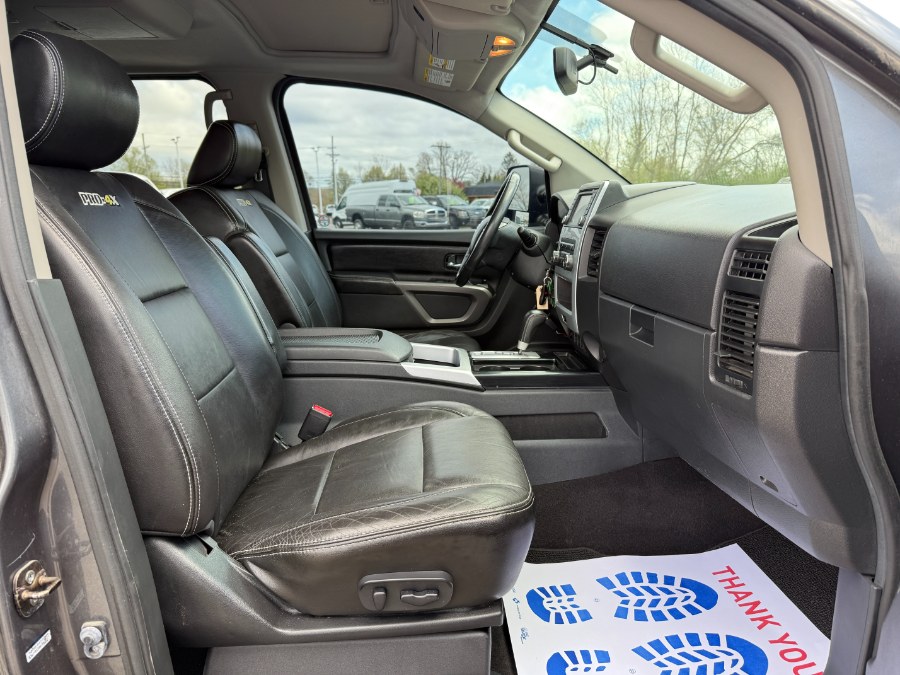 2015 Nissan Titan 4WD Crew Cab SWB SL photo
