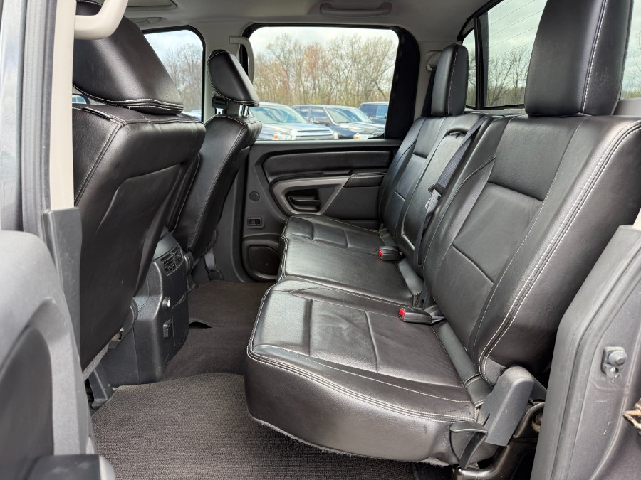 2015 Nissan Titan 4WD Crew Cab SWB SL photo