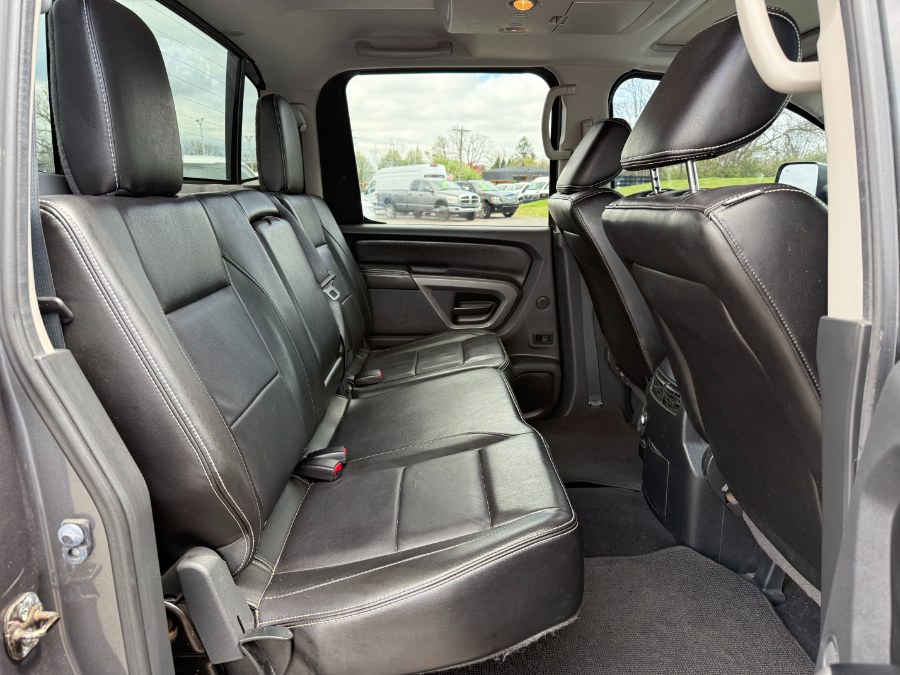 2015 Nissan Titan 4WD Crew Cab SWB SL photo