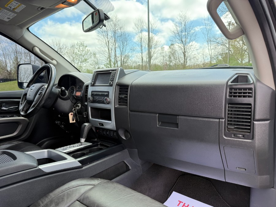 2015 Nissan Titan 4WD Crew Cab SWB SL photo