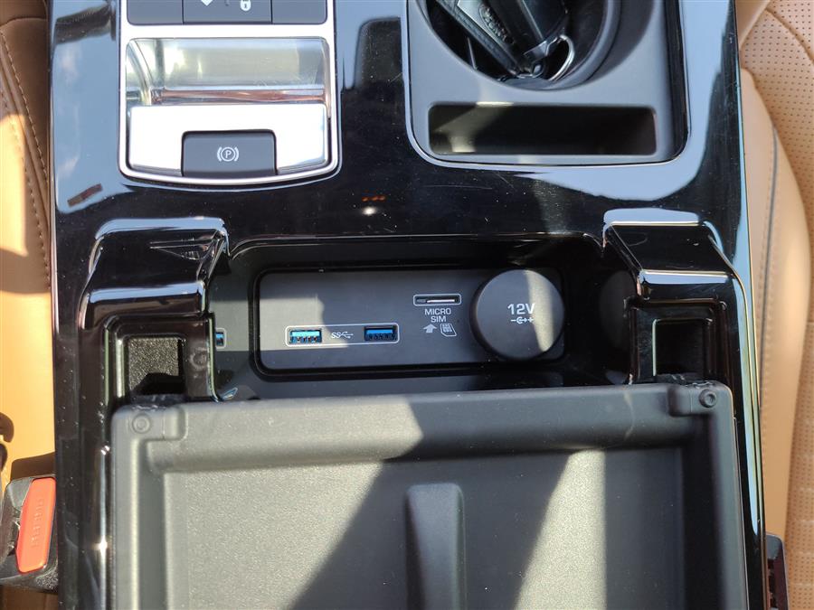 2020 Land Rover Discovery HSE V6 Supercharged photo