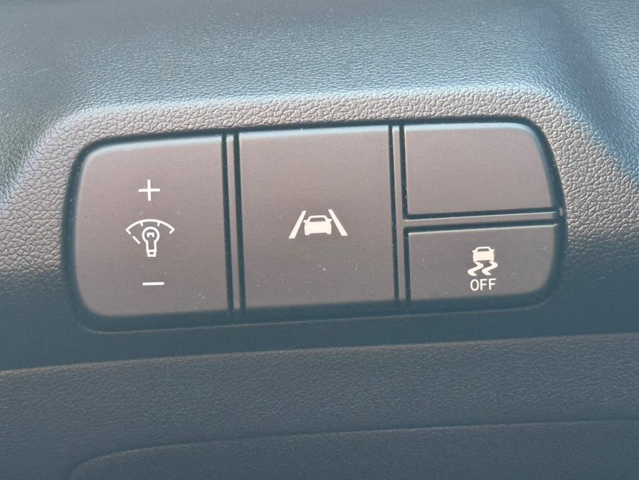 2023 Hyundai Elantra Limited IVT photo