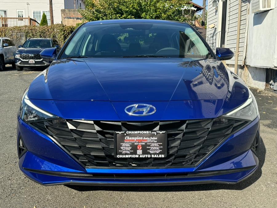 2023 Hyundai Elantra Limited IVT photo