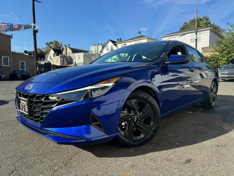 2023 Hyundai Elantra Limited IVT photo