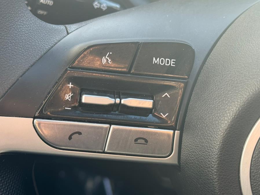 2023 Hyundai Elantra Limited IVT photo