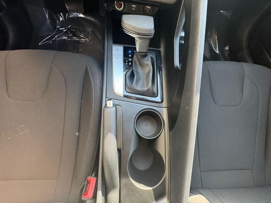 2023 Hyundai Elantra Limited IVT photo