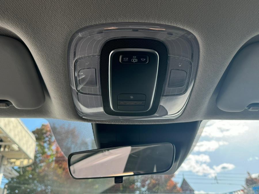 2023 Hyundai Elantra Limited IVT photo