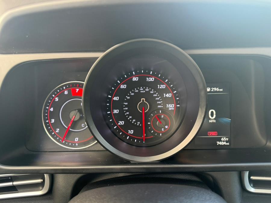 2023 Hyundai Elantra Limited IVT photo
