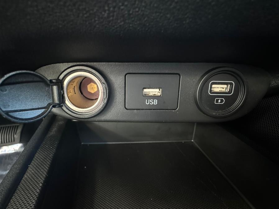 2023 Hyundai Elantra Limited IVT photo