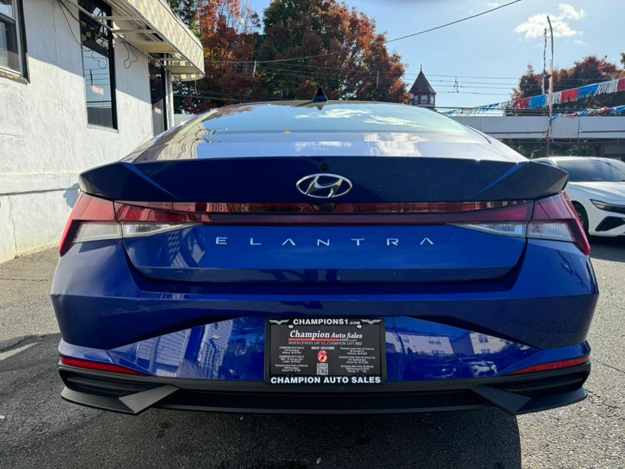 2023 Hyundai Elantra Limited IVT photo
