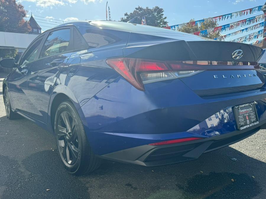 2023 Hyundai Elantra Limited IVT photo