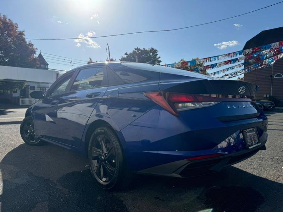 2023 Hyundai Elantra Limited IVT photo
