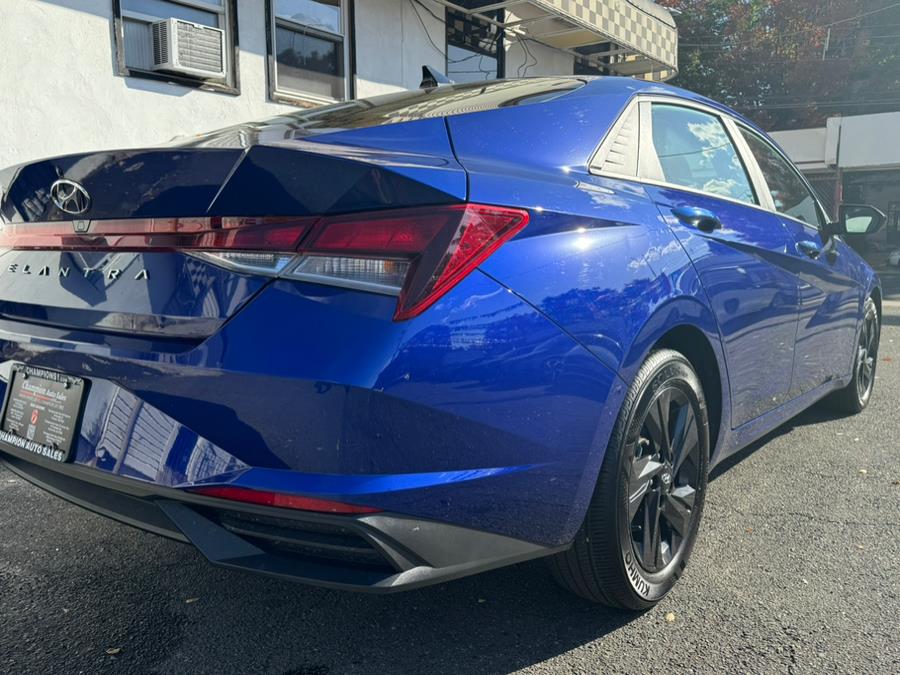 2023 Hyundai Elantra Limited IVT photo