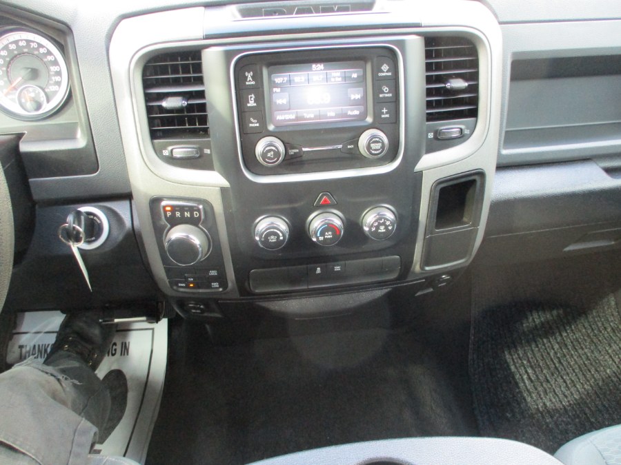 2015 RAM 1500 4WD Crew Cab 140.5
