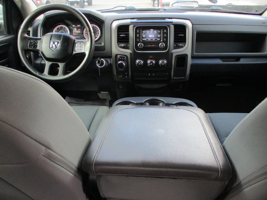 2015 RAM 1500 4WD Crew Cab 140.5