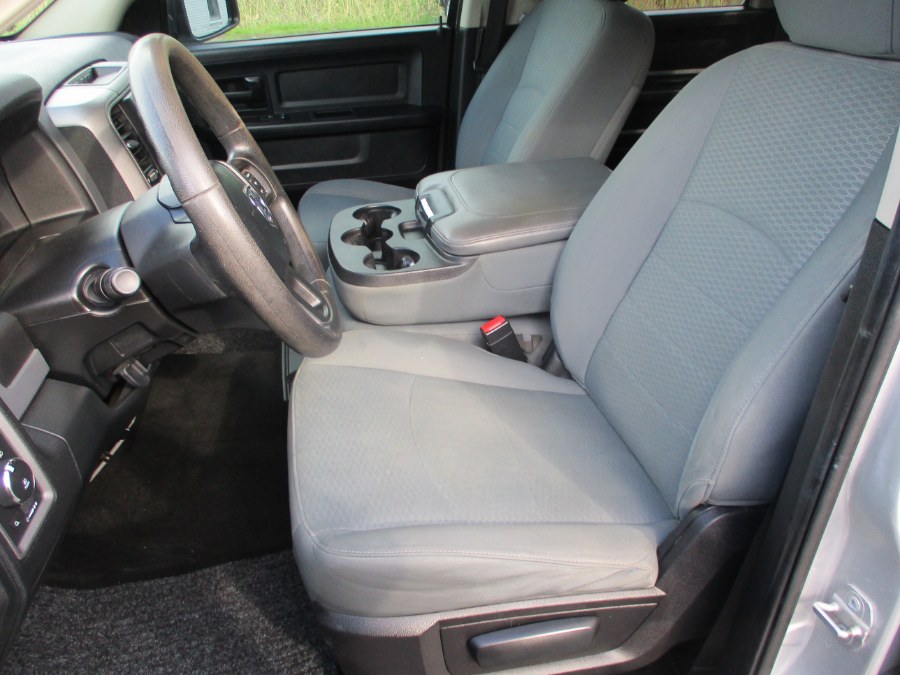 2015 RAM 1500 4WD Crew Cab 140.5