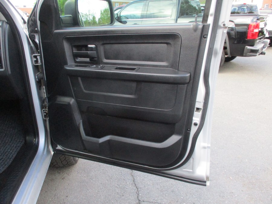 2015 RAM 1500 4WD Crew Cab 140.5