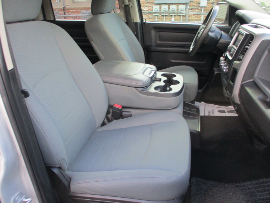 2015 RAM 1500 4WD Crew Cab 140.5