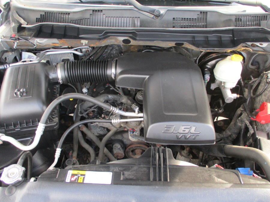 2015 RAM 1500 4WD Crew Cab 140.5