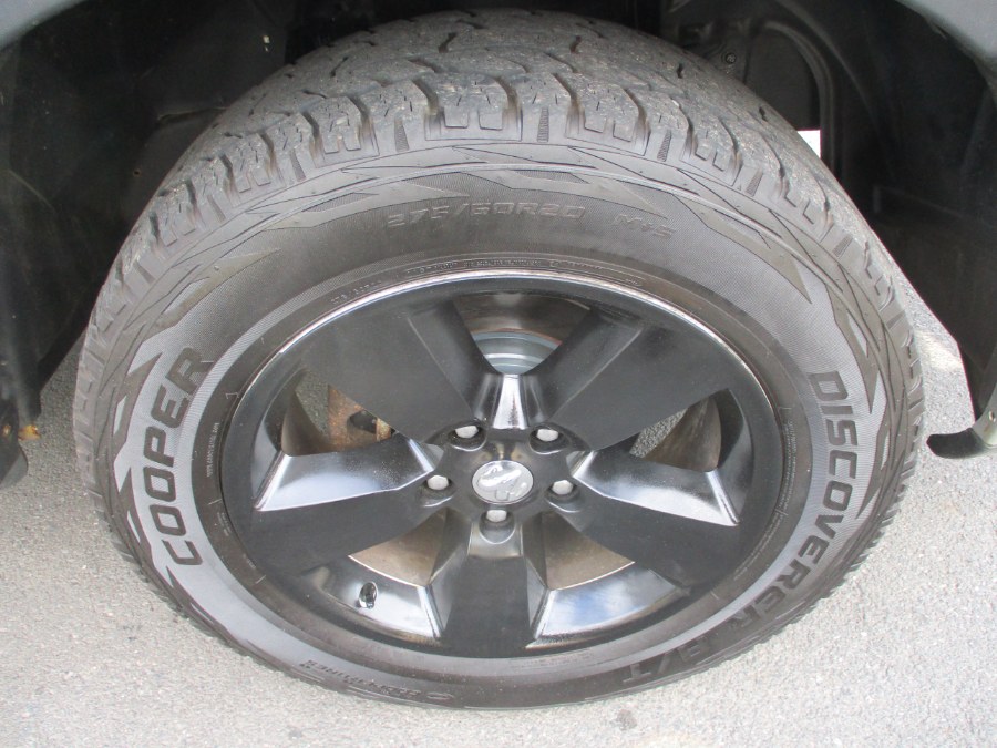 2015 RAM 1500 4WD Crew Cab 140.5
