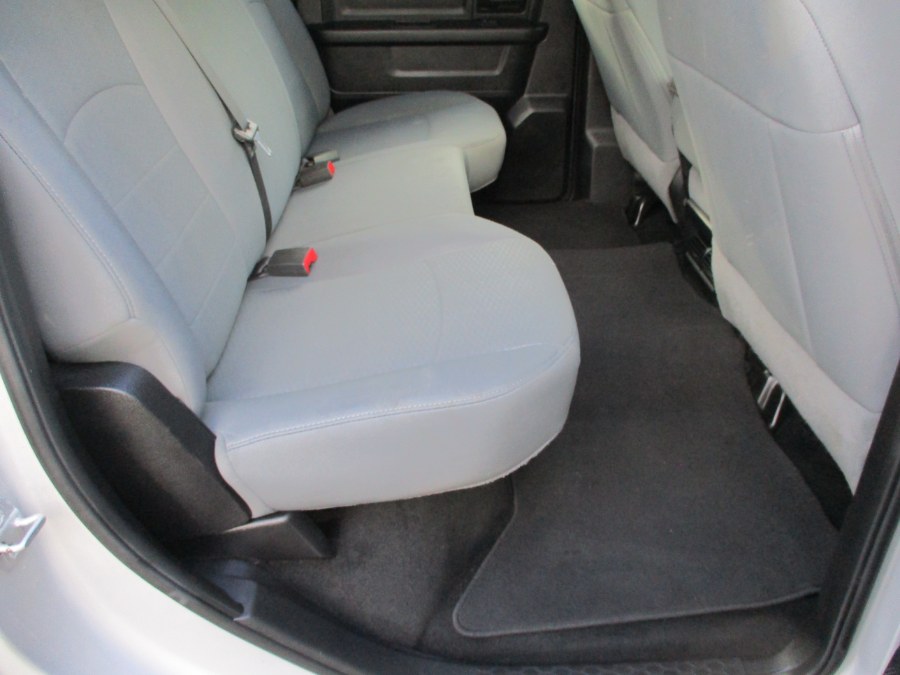 2015 RAM 1500 4WD Crew Cab 140.5