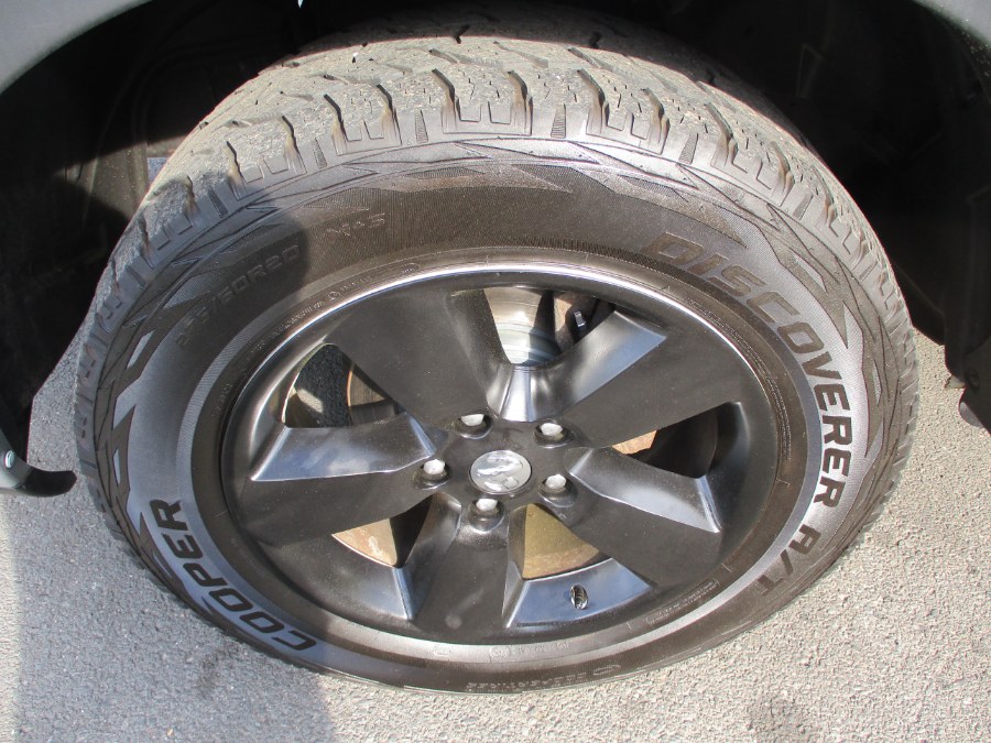 2015 RAM 1500 4WD Crew Cab 140.5
