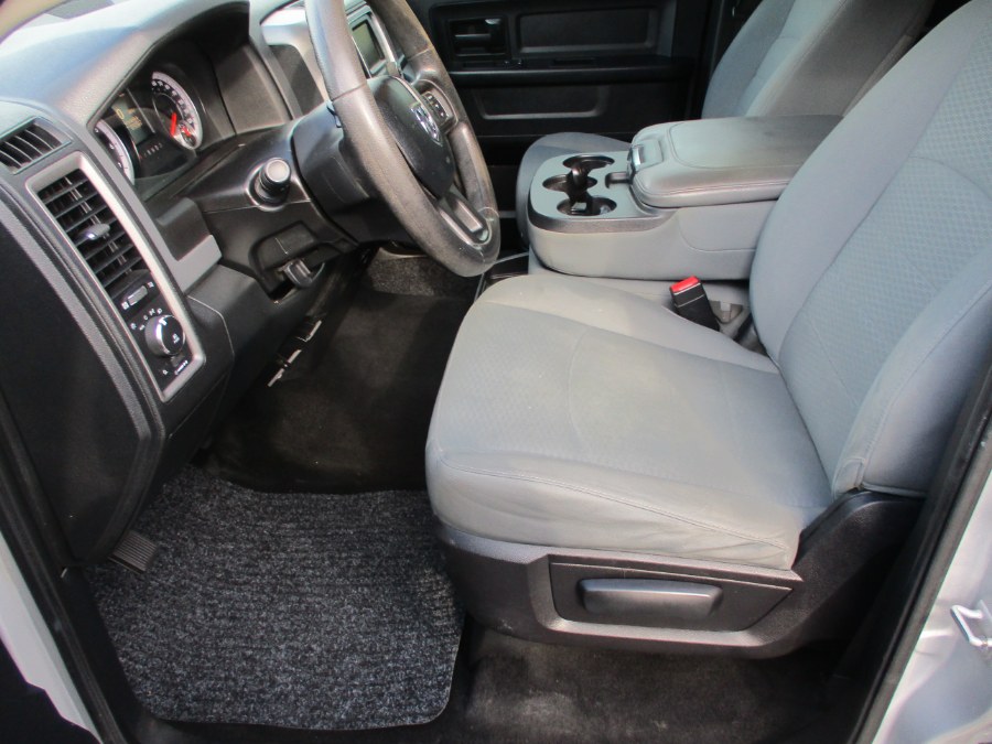 2015 RAM 1500 4WD Crew Cab 140.5