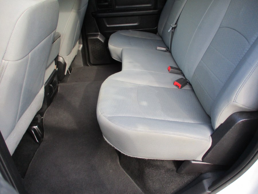 2015 RAM 1500 4WD Crew Cab 140.5