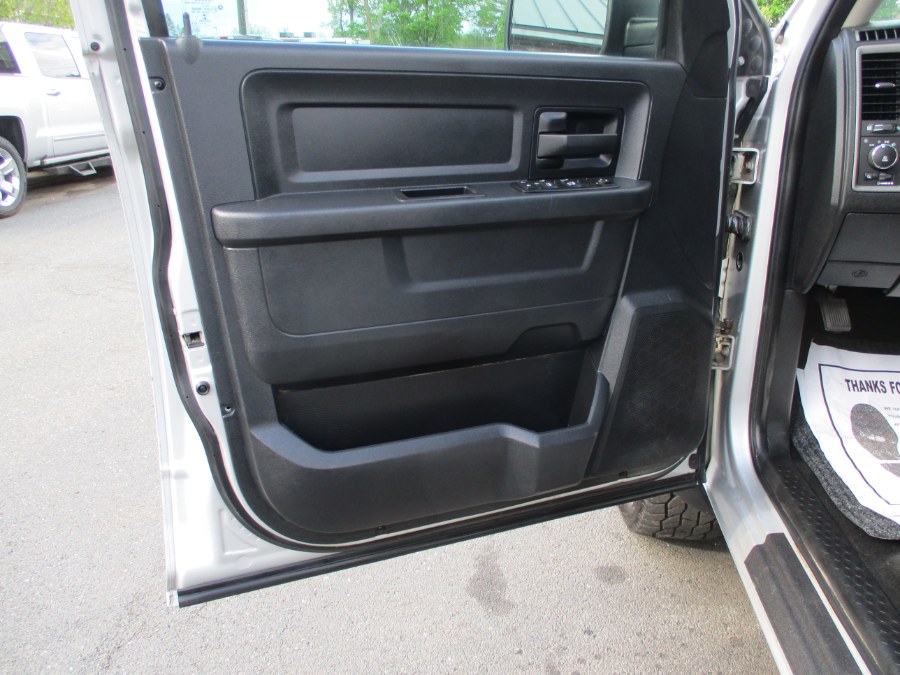 2015 RAM 1500 4WD Crew Cab 140.5