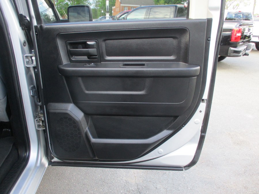 2015 RAM 1500 4WD Crew Cab 140.5