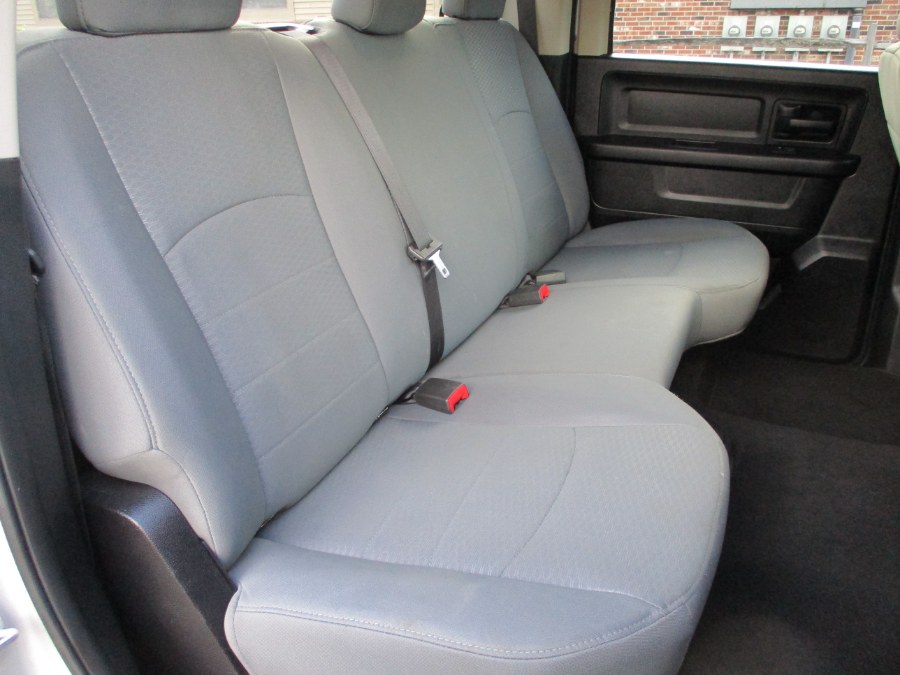 2015 RAM 1500 4WD Crew Cab 140.5