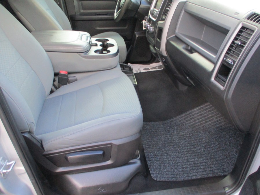 2015 RAM 1500 4WD Crew Cab 140.5