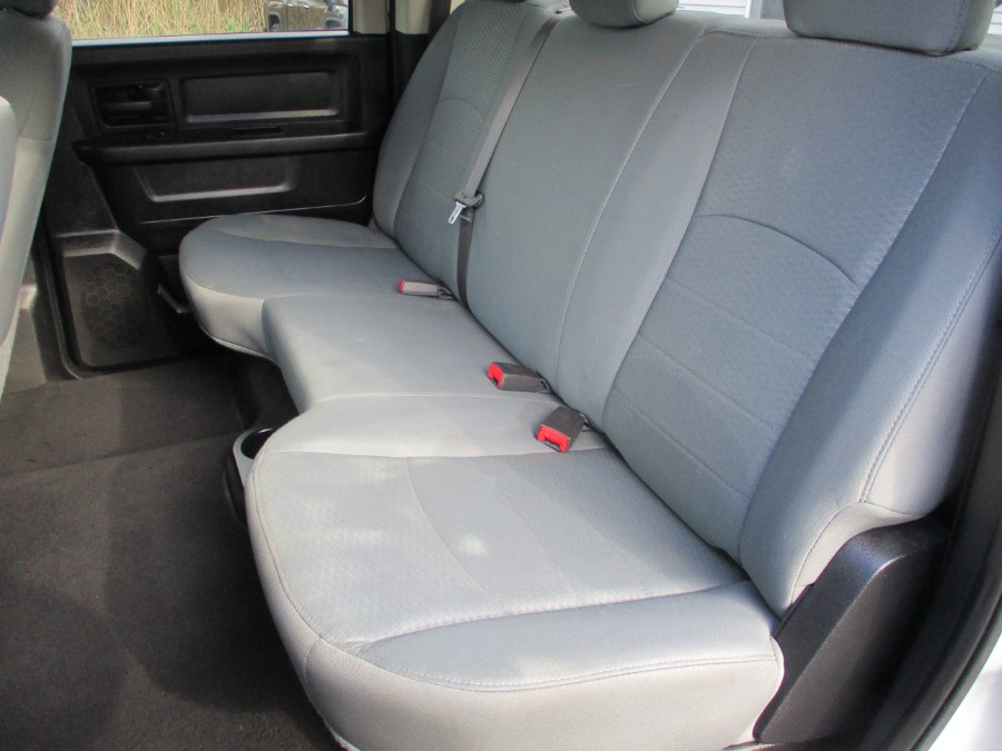 2015 RAM 1500 4WD Crew Cab 140.5