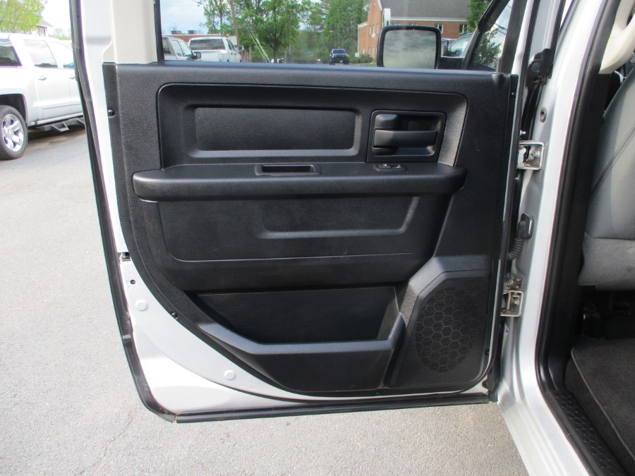 2015 RAM 1500 4WD Crew Cab 140.5