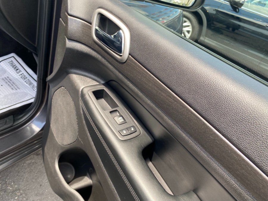 2018 Jeep Grand Cherokee Altitude 4x4 *Ltd Avail* photo